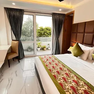 twin-tree-hotel.top-gurgaonhotels.com/